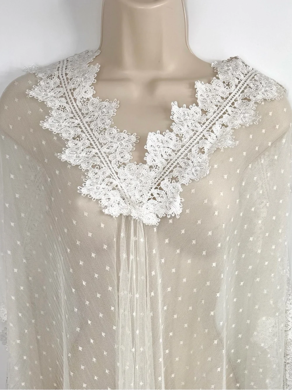 POL Fairy White Sheer Lace Poncho Tunic